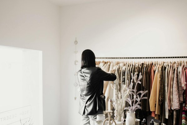 Quelles techniques pour porter des vêtements en cuir l'été sans avoir trop chaud?